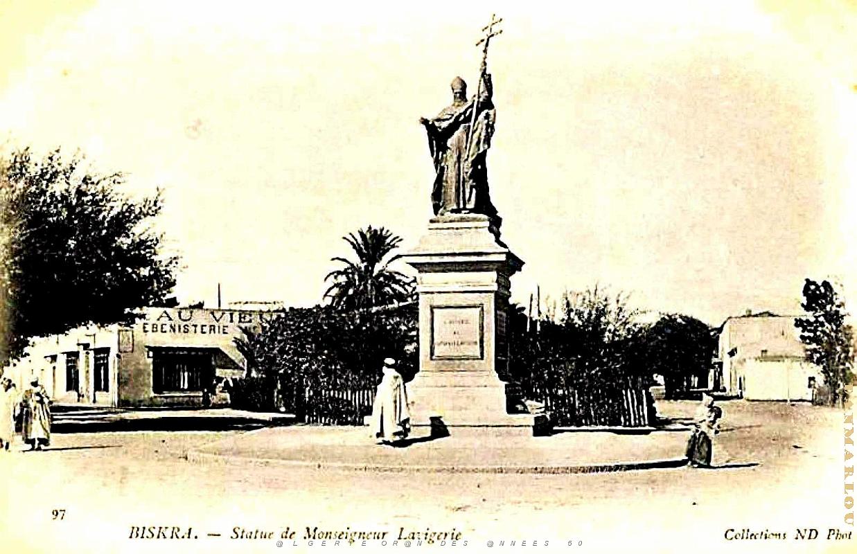 Biskra - Statue de Monseigneur Lavigerie.jpg